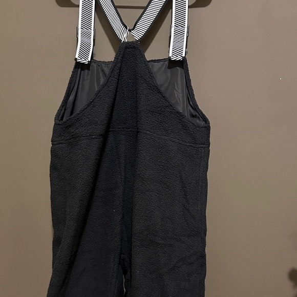 Women’s large NWT Black Sherpa Overalls - Picture 8 of 8